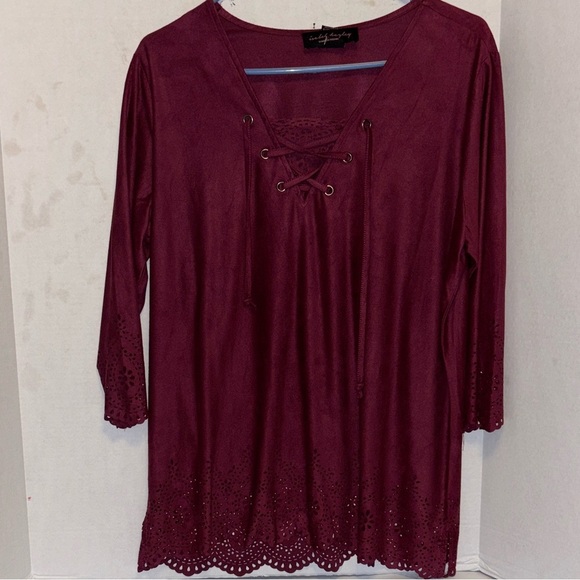 ISABEL HAYLEY BRAND MAROON TOP 3/4” SLEEVE LACE UP TIE IN FRONT LACE LIKE CUTOUT - Picture 1 of 12